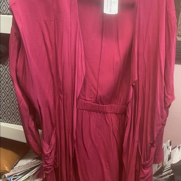 Clothes - Picture 5 of 16